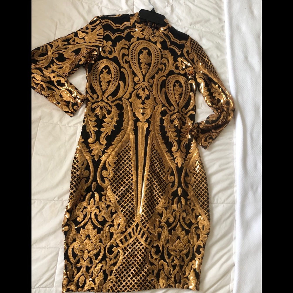 Gold Sequined patterned fitted body dress.
